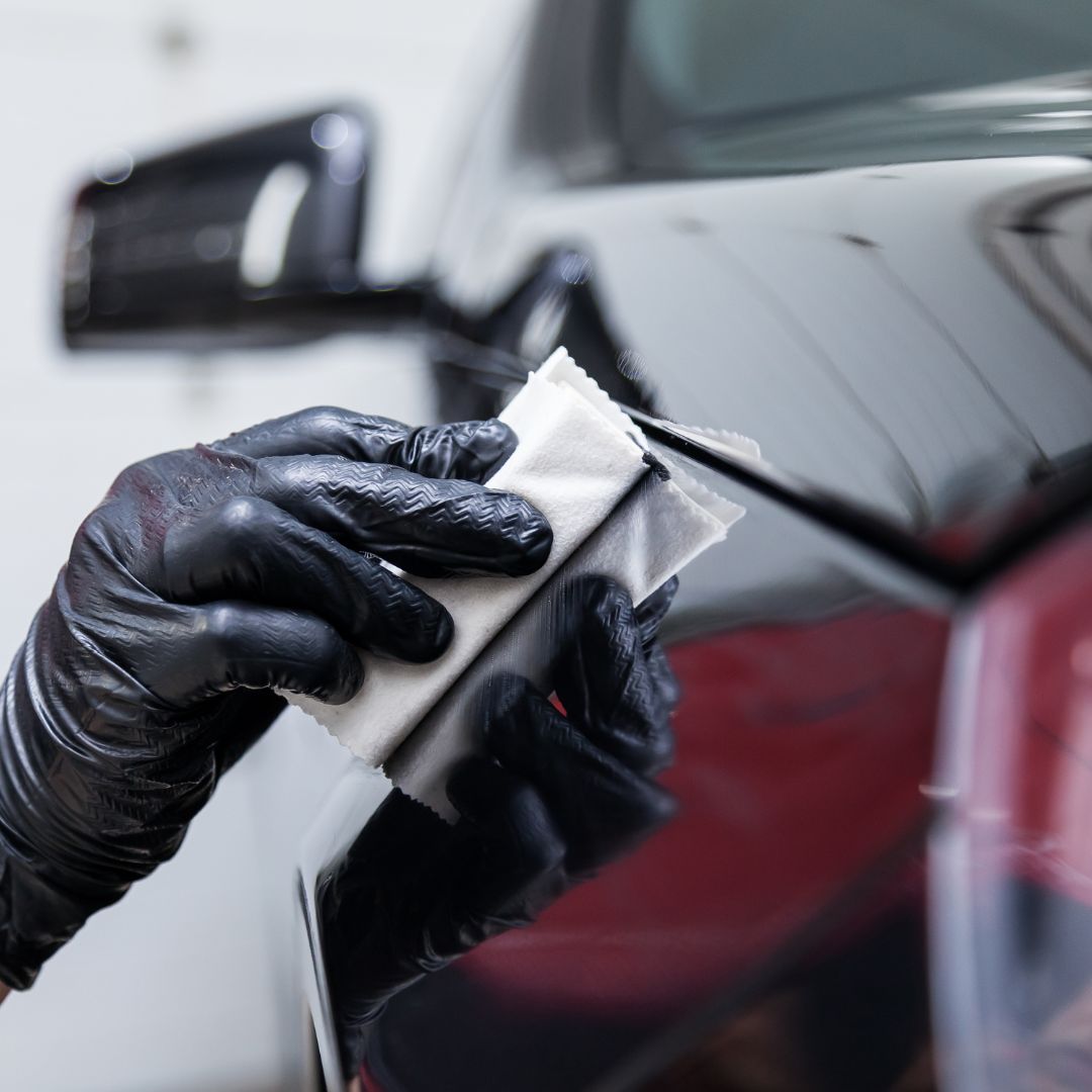 applying ceramic coating to car
